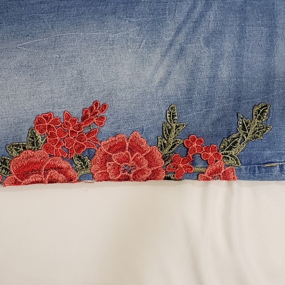 Embroidered floral Jeans - Picture 2 of 6